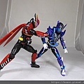 SHF 仮面ライダービルド ラビットラビット＆タンクタンク (31).JPG