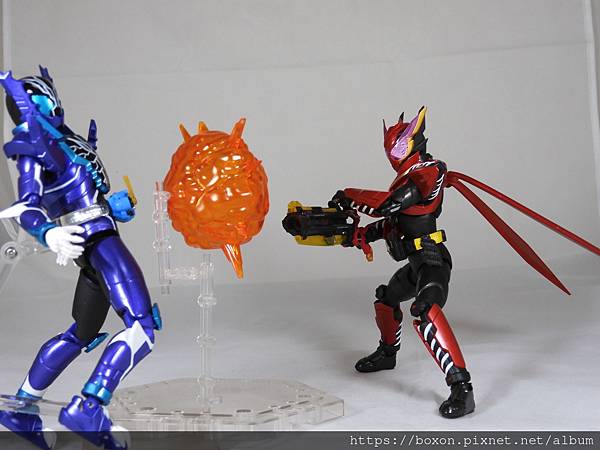 SHF 仮面ライダービルド ラビットラビット＆タンクタンク (50).JPG