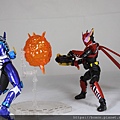 SHF 仮面ライダービルド ラビットラビット＆タンクタンク (50).JPG