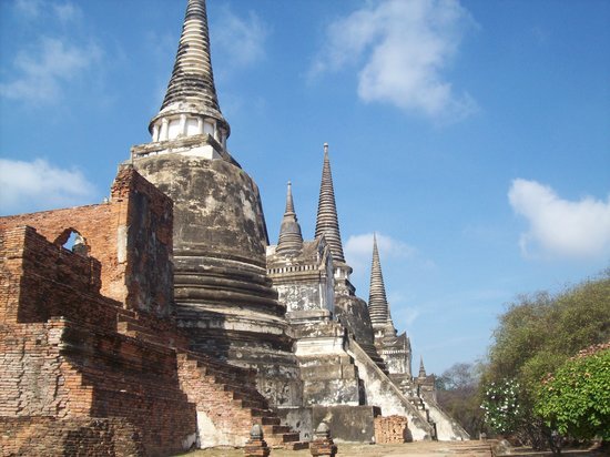 three-pagodas-of-wat.jpg