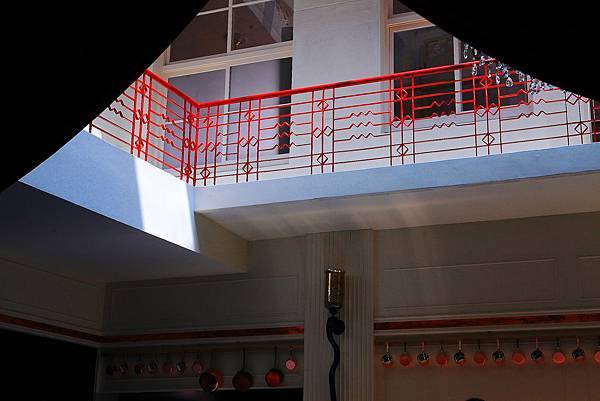 中庭天井，紅欄杆.JPG