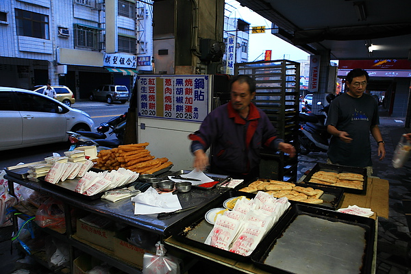 門口這裡是賣燒餅油條的.JPG