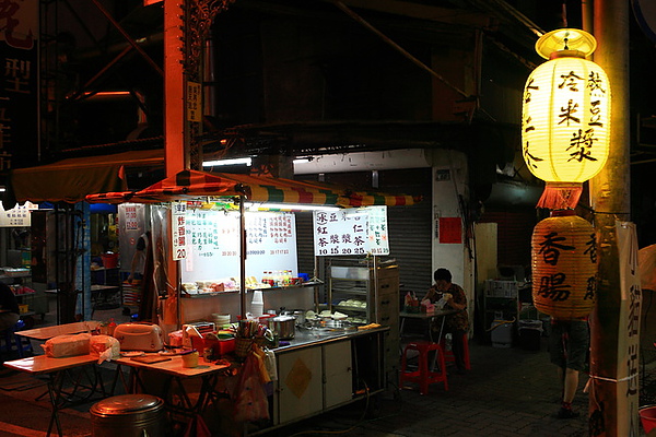 旁邊的宵夜早餐車