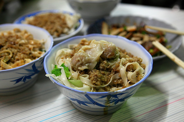 餛飩麻醬麵，大