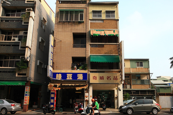 店外觀，立人國小對面