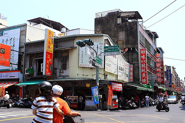 國華街與民族路交叉口