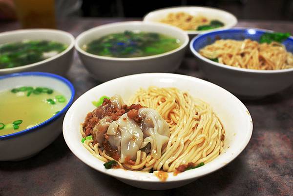 沙茶乾麵、餛飩乾麵.JPG