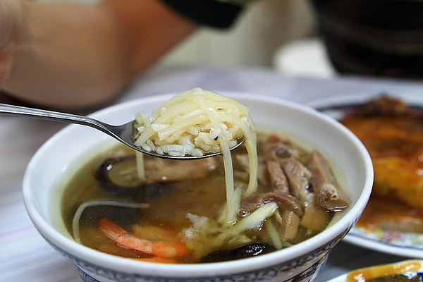 湯料很多，湯頭則是台南口味的甜