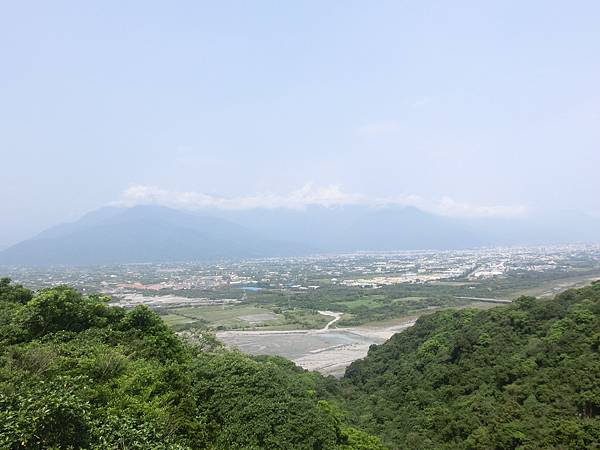 [花蓮旅遊]東台灣首座公園化示範墓園，井然有序街道，安祥的園