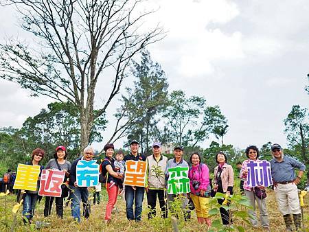 自來水公司無預警砍罰水源地森林，後由左下角工作室發動居民重新種下樹苗，命名為希望森林。（提供左下角工作室）.jpg