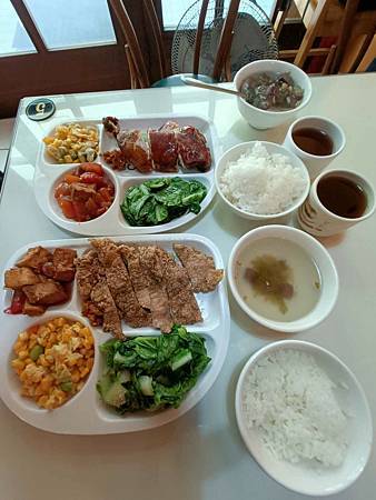 [台北美食]快炒店起家的森小館，便當、快炒熱菜任你點菜，紅茶