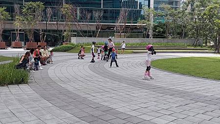 [台北旅遊]內湖科技園區無料親子景點大港乾公園，優質人氣聚集