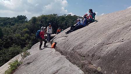 [台北旅遊]內湖區六座連峰O型連走，在看大型天然壁石之天然奇