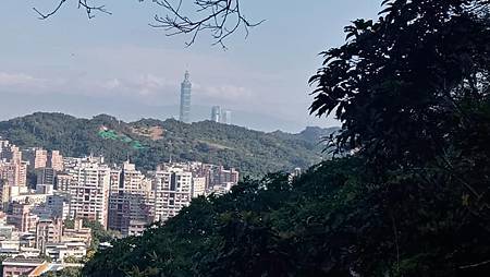 [台北旅遊]台北市南區一座八仙足跡傳說遺留的山岳，四通八達路