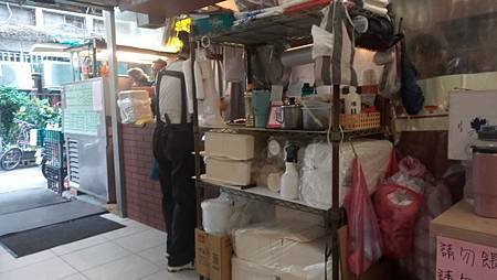 [台北美食]隱藏在西門町巷弄裡,要吃各種米飯料理、二十五年老
