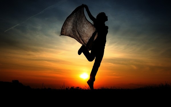 Womans-Silhouette-in-the-Sunset-600x375.jpg