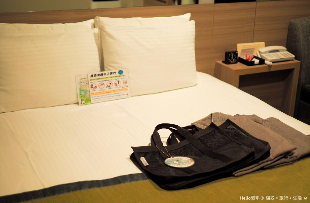 阿爾蒙特飯店床與工務服.jpg 阿爾蒙特飯店床與工務服.jpg