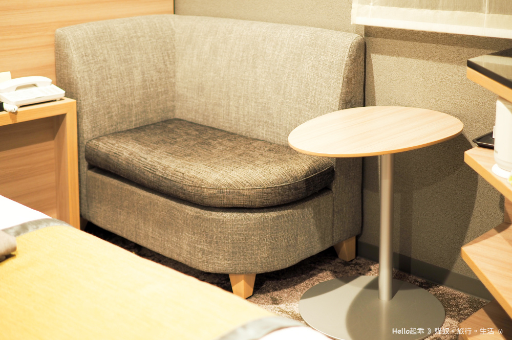 阿爾蒙特飯店桌子小沙發.jpg 阿爾蒙特飯店桌子小沙發.jpg