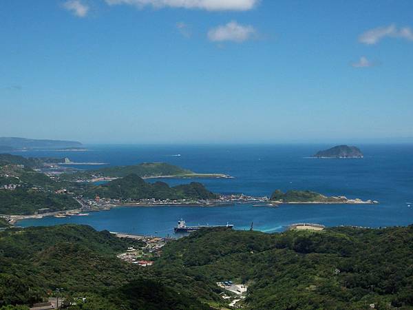 遠眺基隆嶼(右邊那座島)