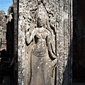 巴戎廟柱子上刻的仙女(Apsara)