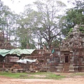 塔馬儂遺址對面的周薩神殿(Chau Say Tevoda)，現由中共協助整建中，無法進入