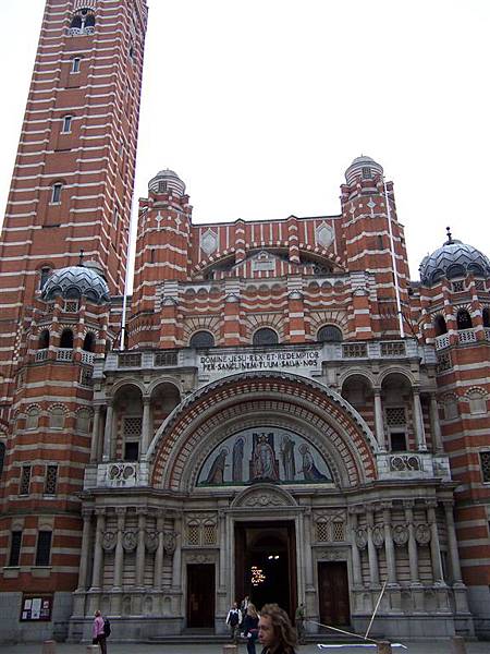 威斯明斯特大教堂(Westminster Cathedral)，天主教徒的西敏寺，1903年完工，是倫敦少見的拜占庭式建築