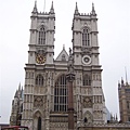 這就是著名的西敏寺(Westminster Abbey)，歷代進行英國國王加冕典禮的會所，許多王室成員與名人也都葬在這，這是哥德式建築