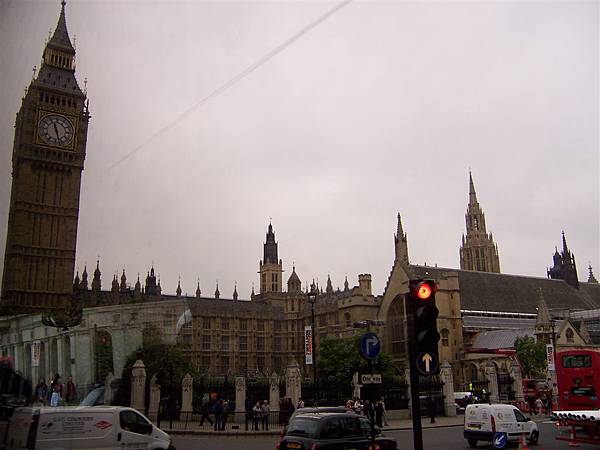 可以看到經典的國會大廈(Westminster Palace)跟大笨鐘(Big Ben)啦！