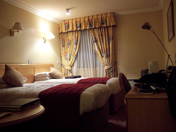 5號晚上從倫敦驅車前往英格蘭北邊的工業大城曼徹斯特，這是在曼徹斯特住的飯店房間照