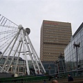 曼徹斯特市中心一景(半個摩天輪造景，英國好像很愛摩天輪，每個重要城市幾乎都有)