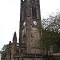 位於河岸旁的曼徹斯特大教堂(Manchester Cathedral)