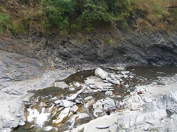 從多納村再進去3km就可到多納溫泉