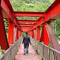 野人谷的紅鐵橋