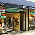 2日下午來到位於曼哈頓第七大道的Foot Solutions進行店舖考察