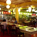 中午法拉盛購物中心的老闆(台灣人)，請我們在裡面的美食街吃飯