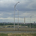 用完午餐再進DC市中心，遙見華盛頓紀念碑(Washtington Monument)