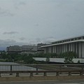 河邊的甘迺迪中心(Kennedy Center)跟水門大廈(Watergate)