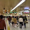 京都車站一景，果然是大站，人潮也是很多