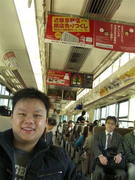 今天我們換搭JR京都線直達京都車站(因為拖著行李不想再換地鐵)