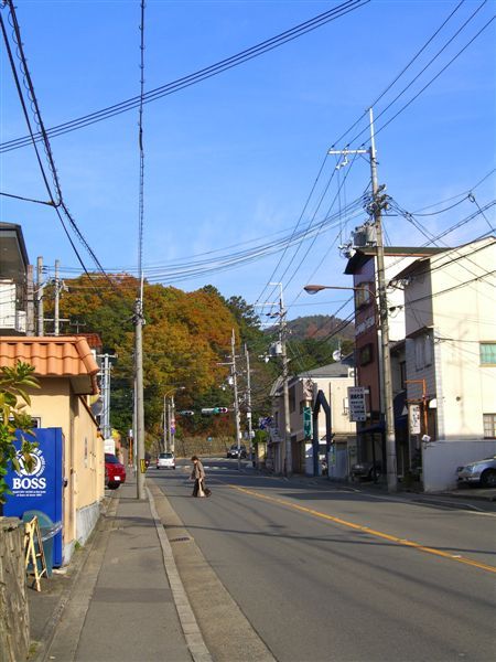 步出仁和寺的東門後，我們沿著這條きめかけ之路，前往下一處目的地