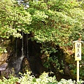 金閣寺後山庭園中仿中國龍門瀑布的龍門瀑布與鯉魚石，有鯉躍龍門之意