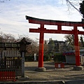 搭公車前往下一目的地，途經知名的平野神社，此為賞櫻名所，創建於794年