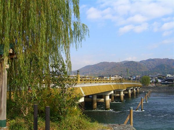 走過宇治橋，我們要返回京阪宇治車站了