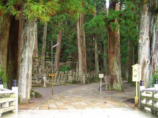 來到了一之橋，從這裡便是高野山另一大聖地-奧之院的參道起點