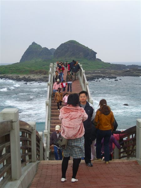三仙台的拱橋與對岸的三仙台島