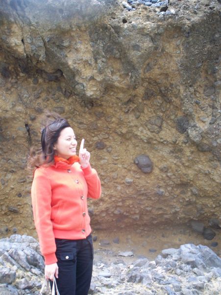 嘉琪與三仙台的一塊大石頭(她堅持要拍這奇怪的照片)
