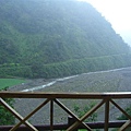 從餐廳的落地窗即可坐擁山谷美景