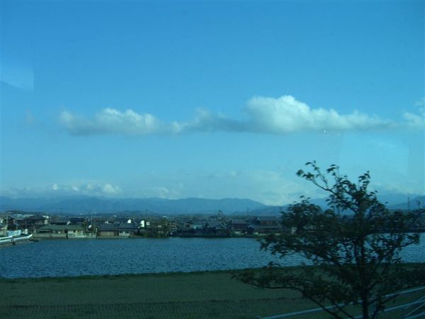 四國是日本4個主要島嶼中面積最小的，僅1萬8千多平方公里，人口約415萬人