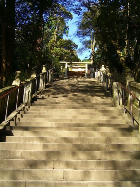 爬上這陡峭的石階，就要抵達本宮了