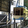 我們搭乘這種登山纜車(rope way)上山(來回500日圓，團費內含)